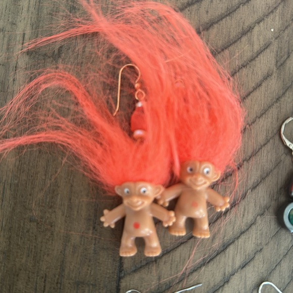 19 Pair of Earrings - Picture 5 of 8